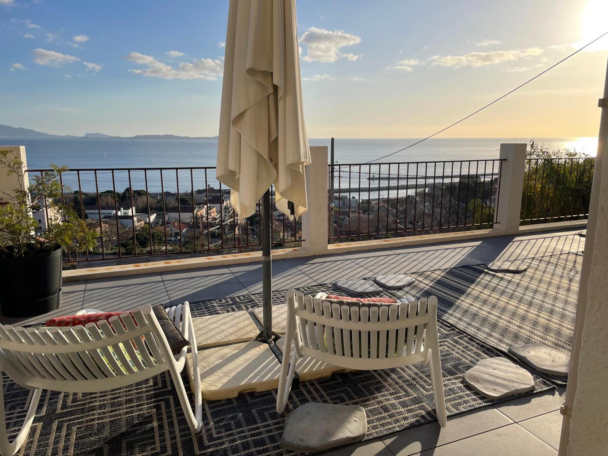 Superbe Terrasse Avec Vue Panoramique Sur La Mer Marseille Luaran gambar