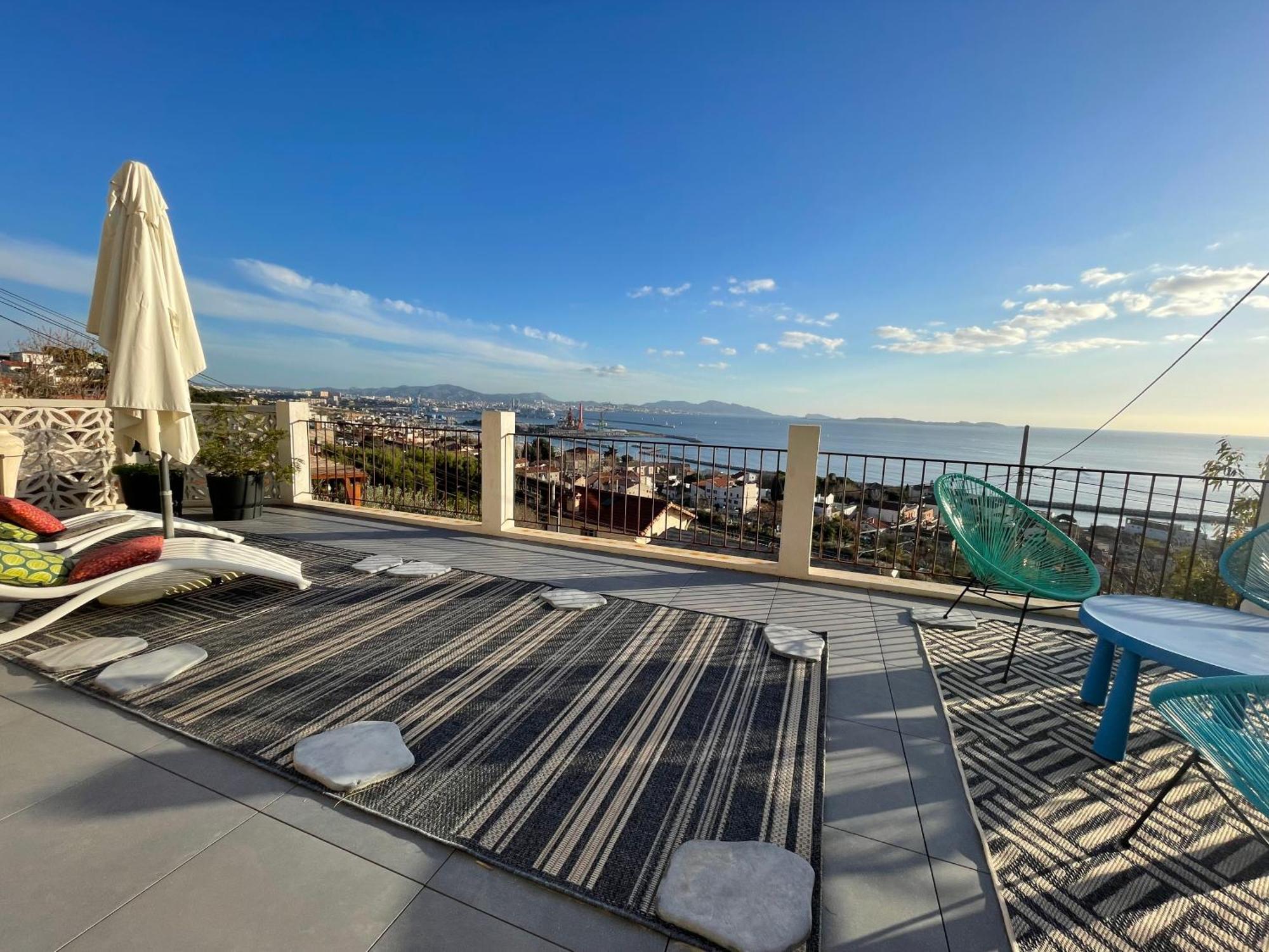 Superbe Terrasse Avec Vue Panoramique Sur La Mer Marseille Luaran gambar