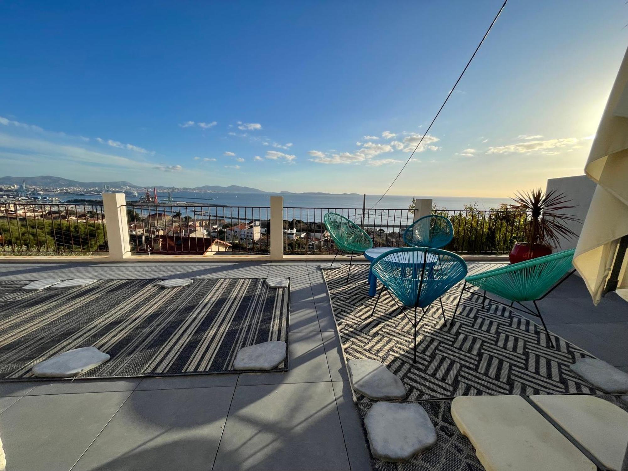 Superbe Terrasse Avec Vue Panoramique Sur La Mer Marseille Luaran gambar