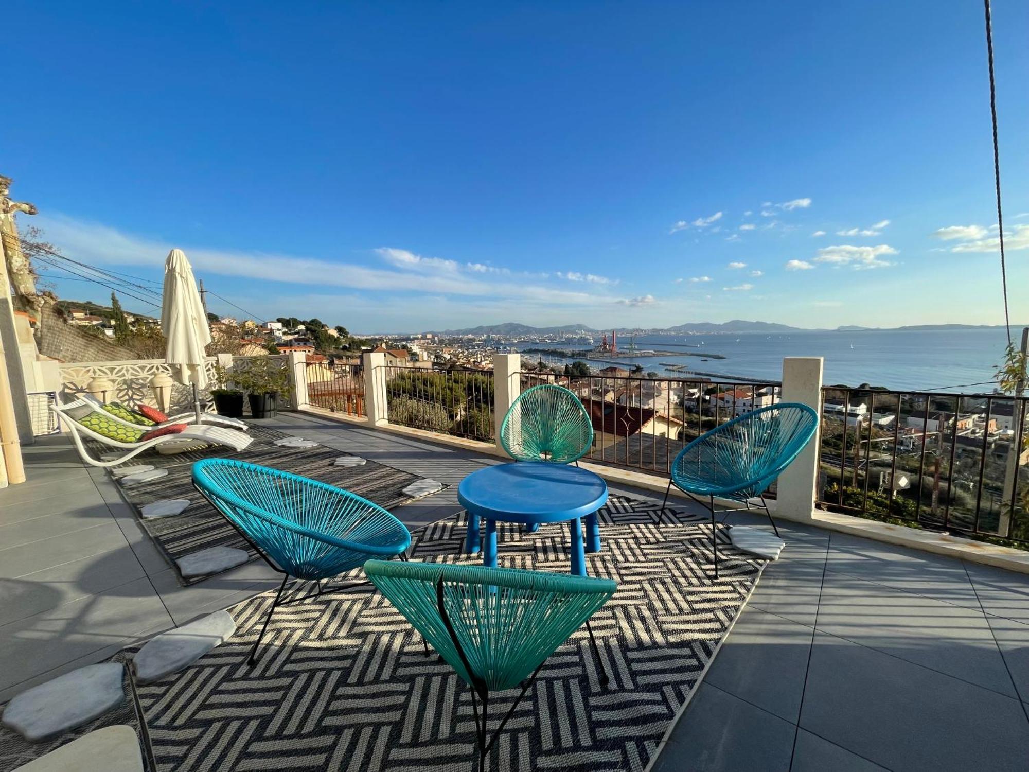 Superbe Terrasse Avec Vue Panoramique Sur La Mer Marseille Luaran gambar