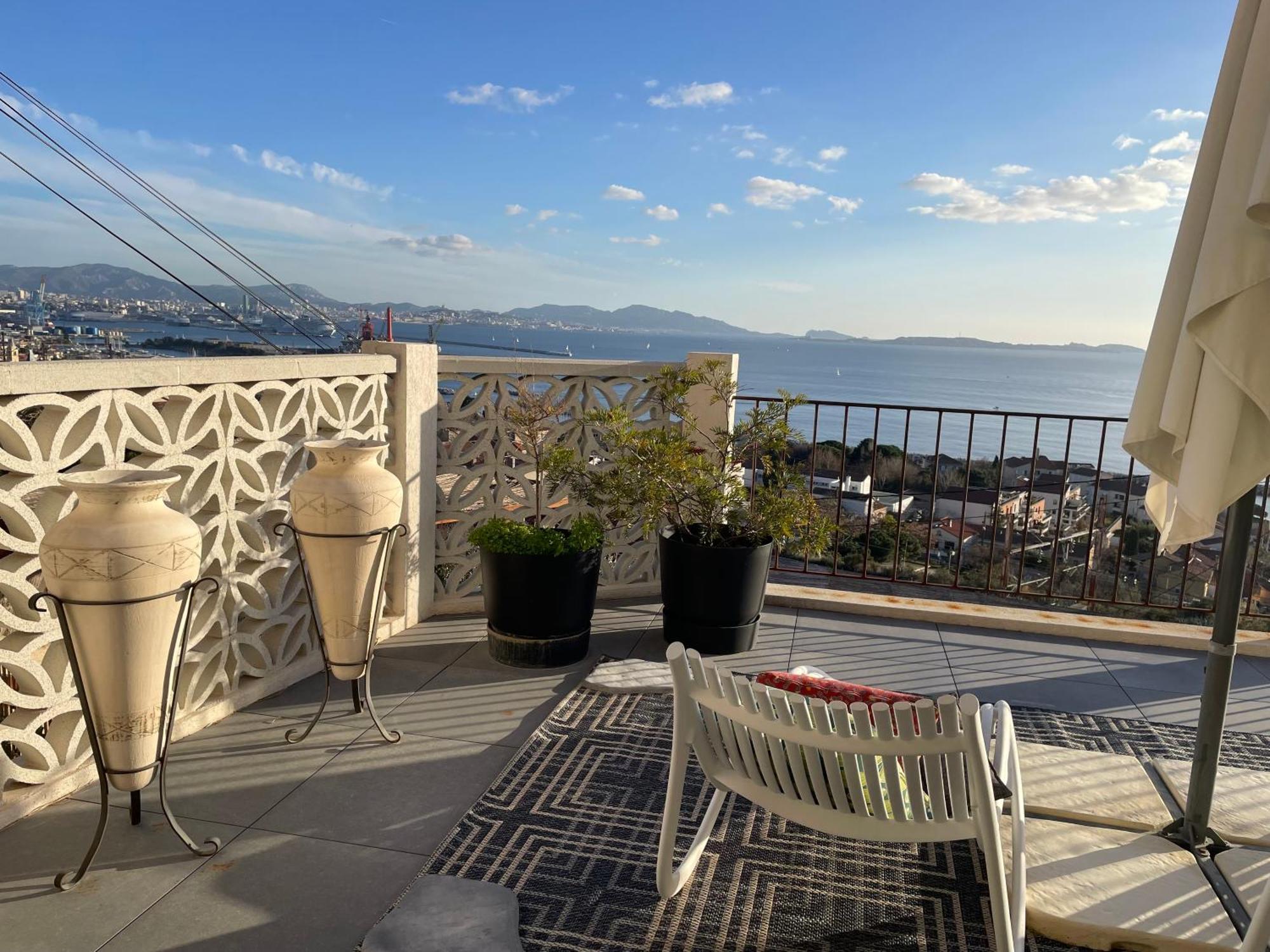 Superbe Terrasse Avec Vue Panoramique Sur La Mer Marseille Luaran gambar