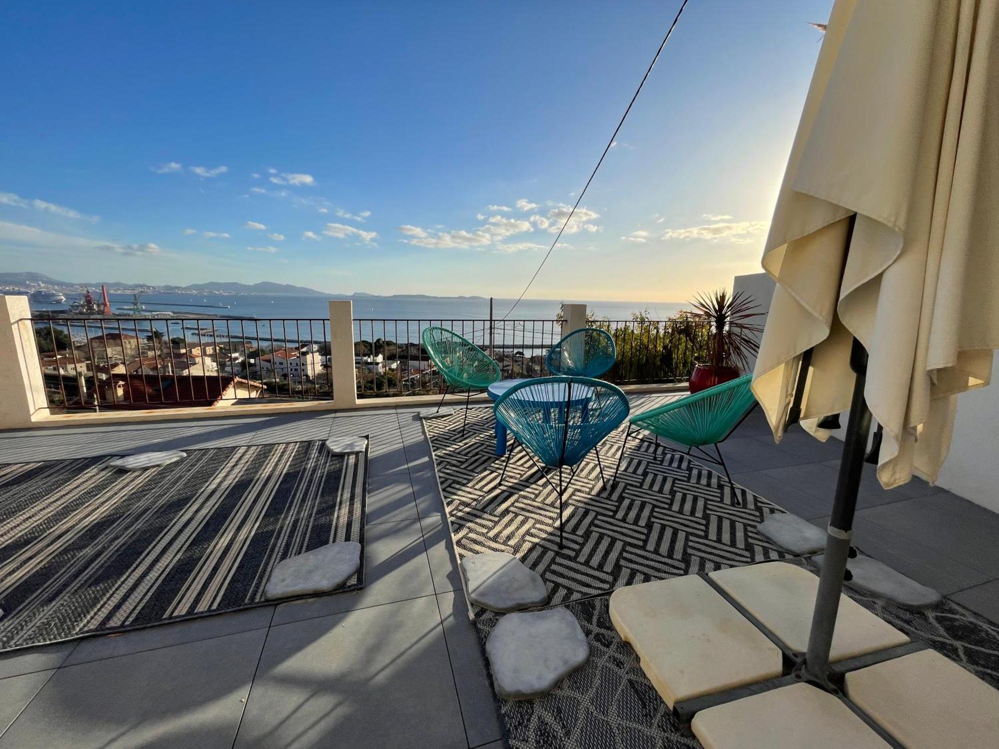 Superbe Terrasse Avec Vue Panoramique Sur La Mer Marseille Luaran gambar