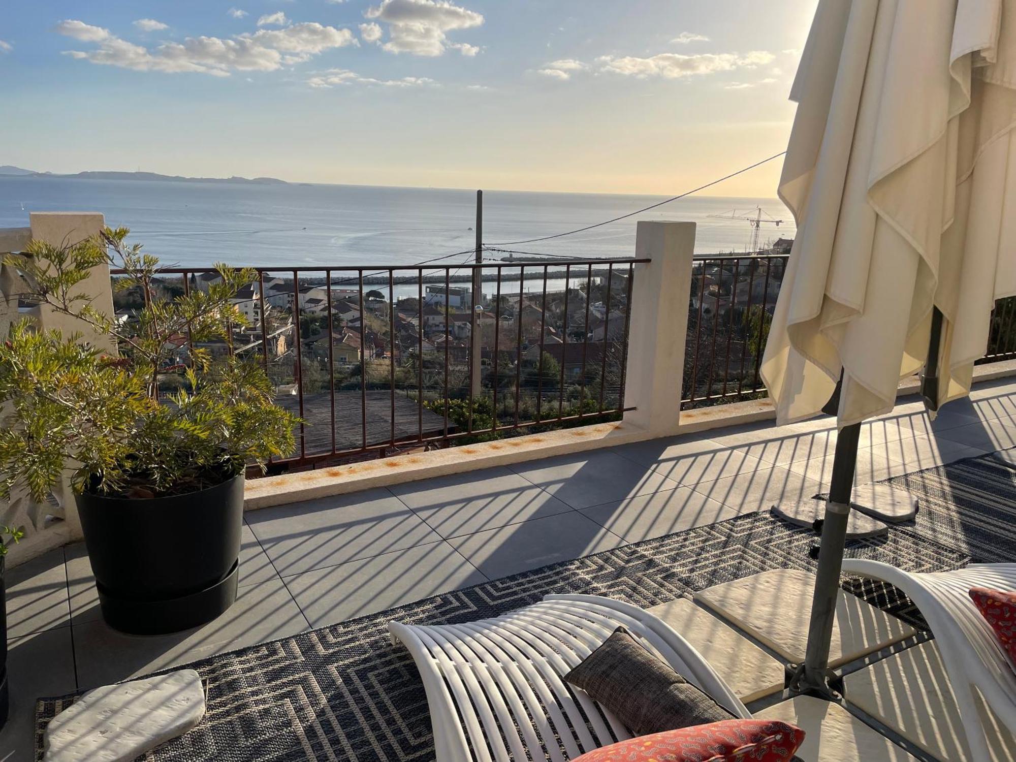Superbe Terrasse Avec Vue Panoramique Sur La Mer Marseille Luaran gambar