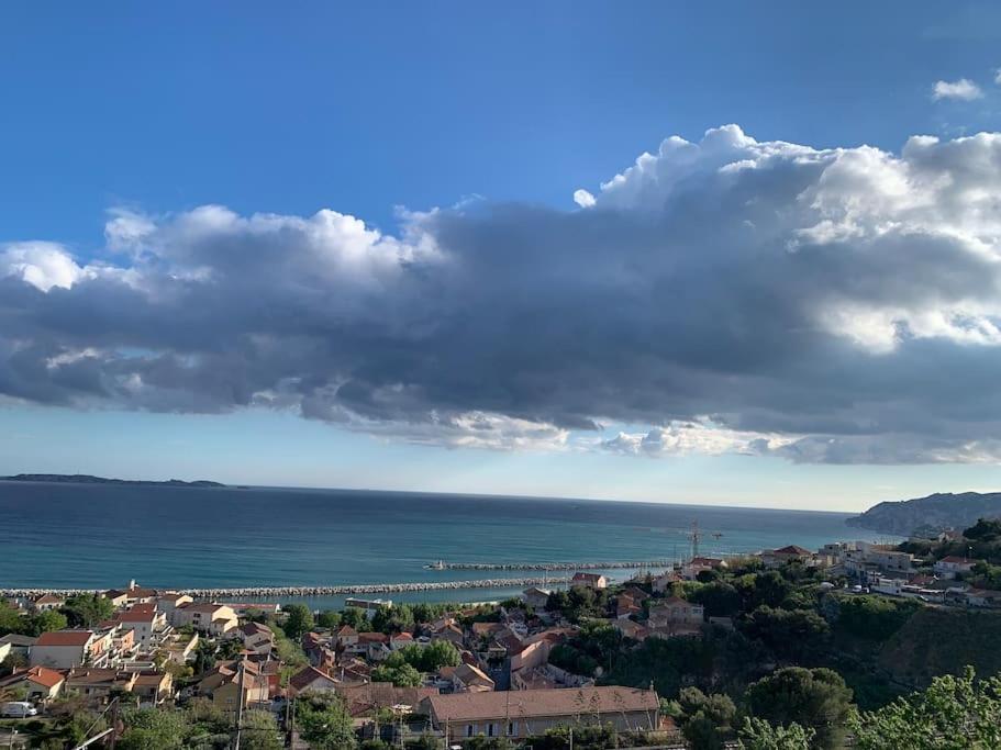 Superbe Terrasse Avec Vue Panoramique Sur La Mer Marseille Luaran gambar
